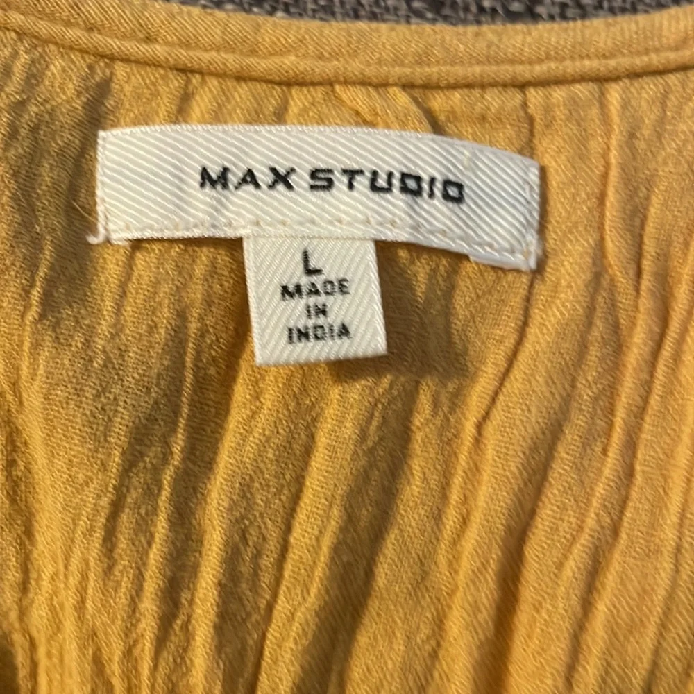 MAX STUDIO EMBROIDERY PEASANT STYLE BLOUSE. - Picture 8 of 9